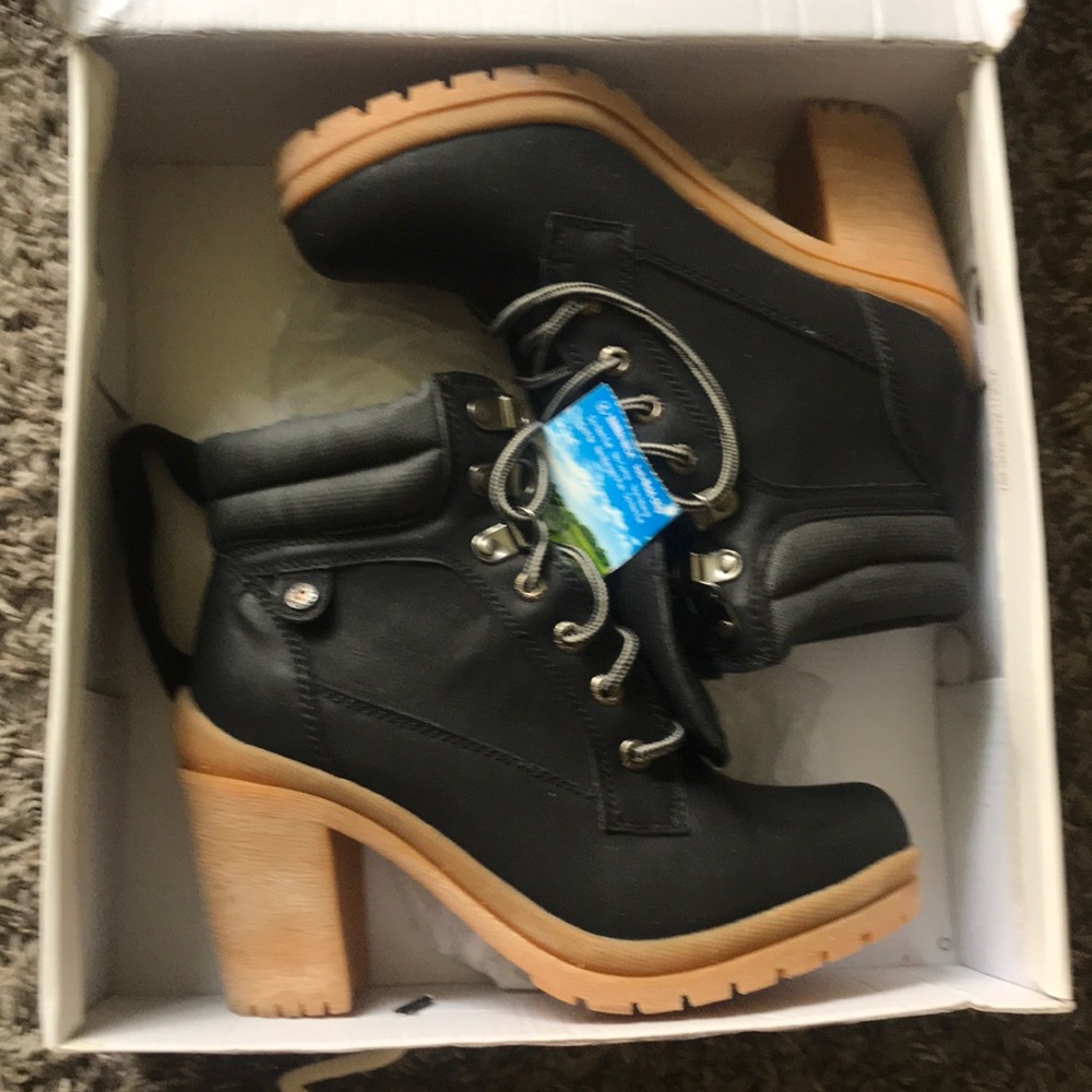 Black heeled boots